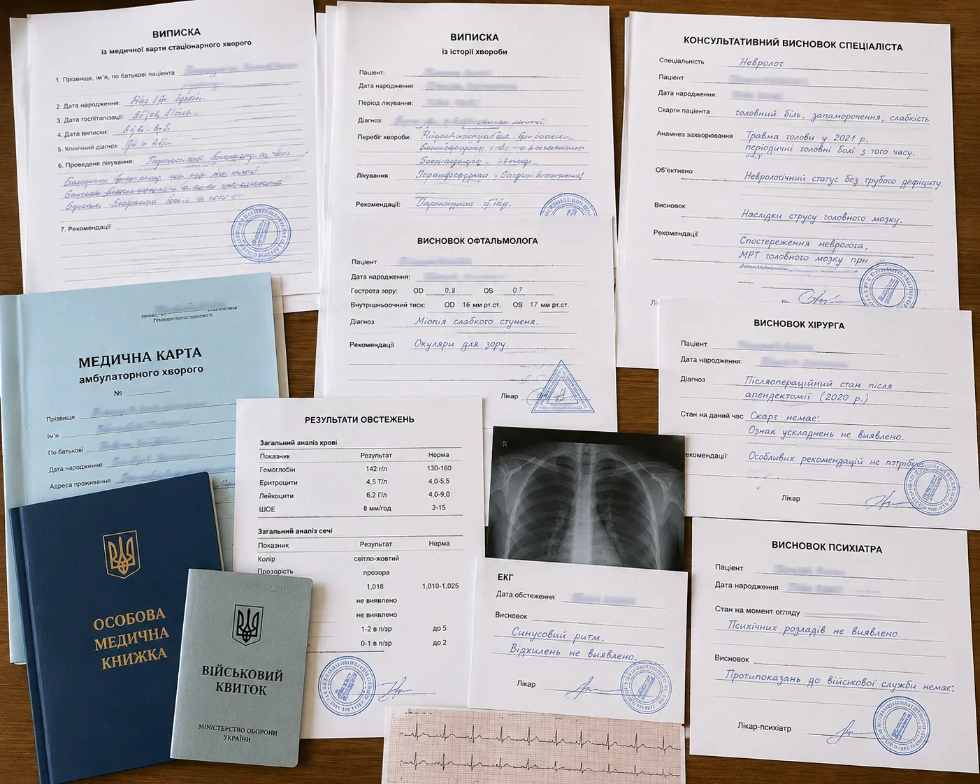 Виписки з лікарень і висновки спеціалістів на столі